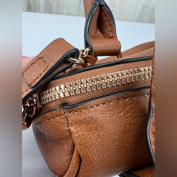 LC Lauren Conrad Barrel Crossbody Bag - Picture 3 of 9